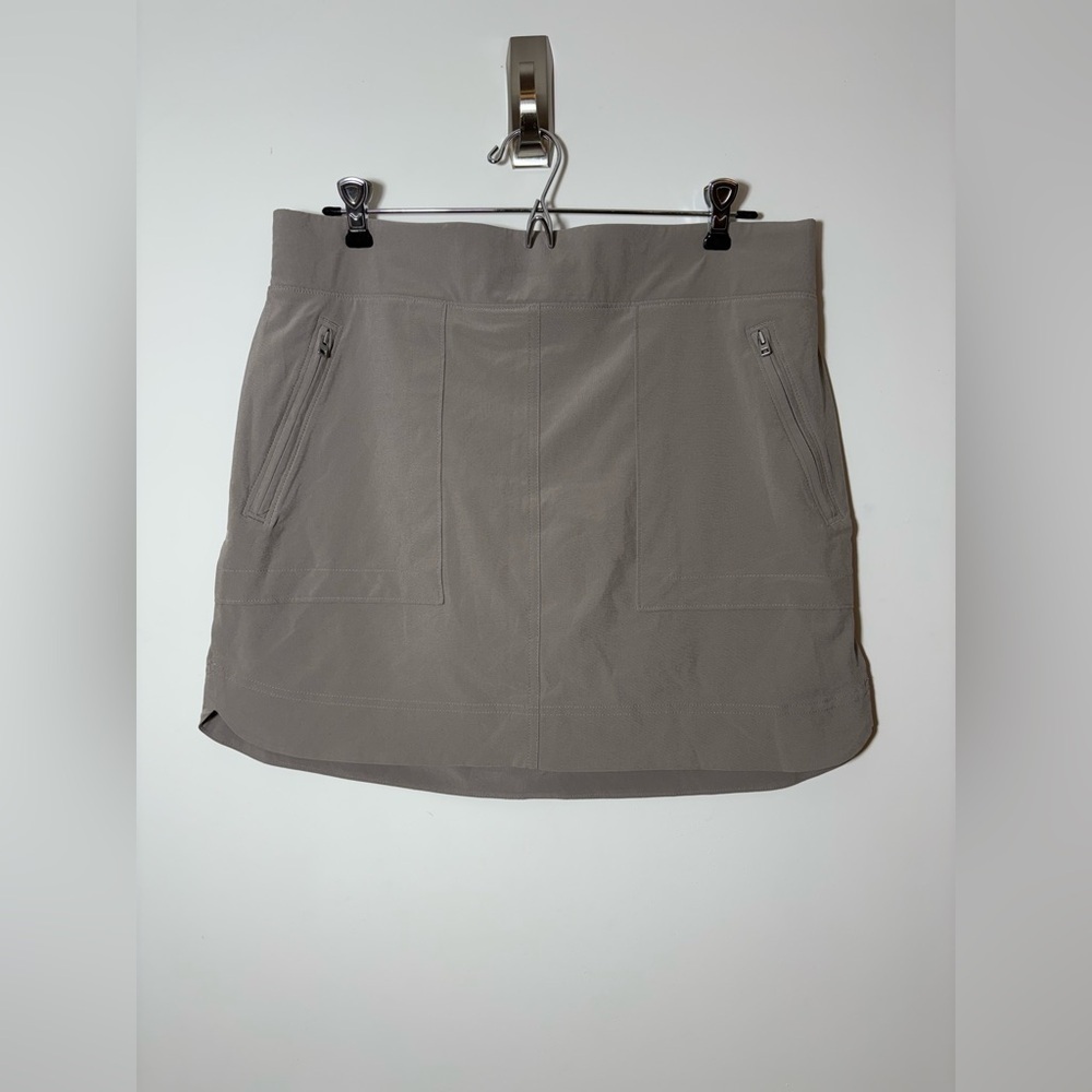 Athleta ~ Chelsea Cargo Skort Lt Asphalt Grey Soft Stretch Skirt/Shorts Sz 12